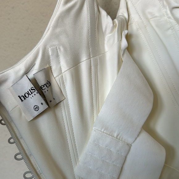 HOUSE OF CB 'Emilie' Off White Satin Mermaid Bridal Gown NWOT size XS - Picture 6 of 15